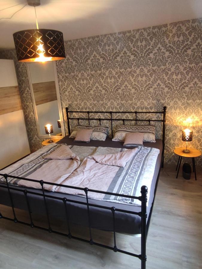 Zum Buchenblick Apartment Sankt Wendel Bagian luar foto